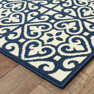 Homeroots 4' X 6' Stylish Ivory And Blue Geometric Stain Resistant Area Rug For Indoor & Outdoor Spaces 3'7" X 5'6" Polypropylene 507043