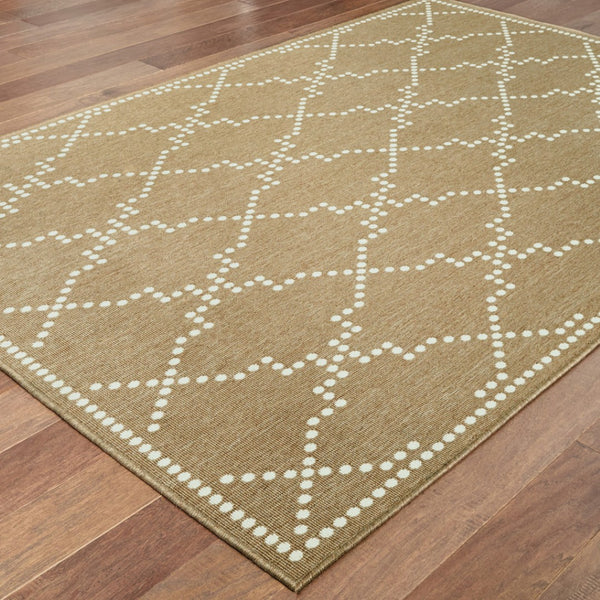 HomeRoots 5' Indoor Outdoor Geometric Area Rug - Stain Resistant Blue and Ivory Design for Versatile Spaces Tan/ Ivory 5'3" x 7'6" 507080
