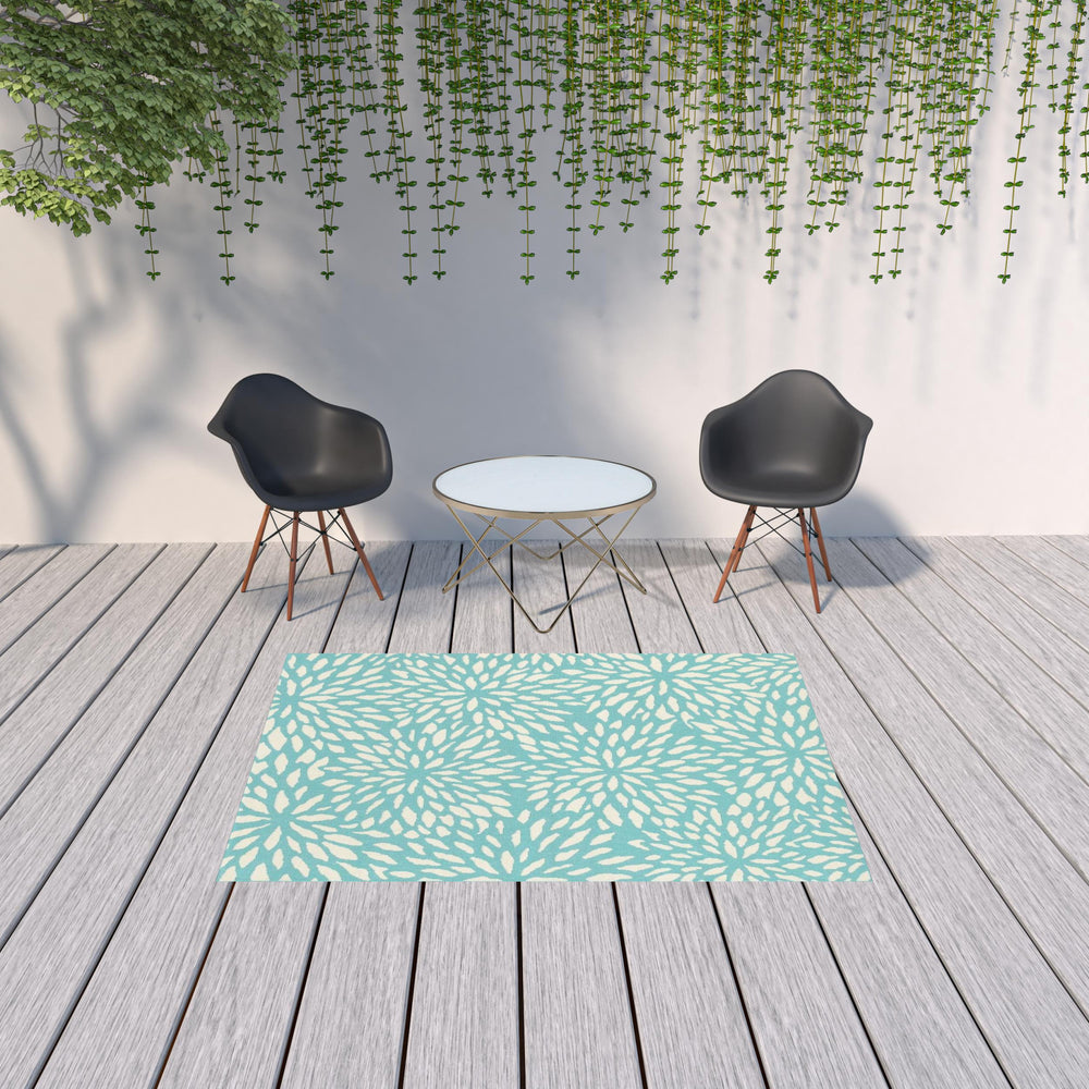 Homeroots 5' X 8' Blue And Ivory Floral Stain Resistant Indoor Outdoor Area Rug  Polypropylene 507088