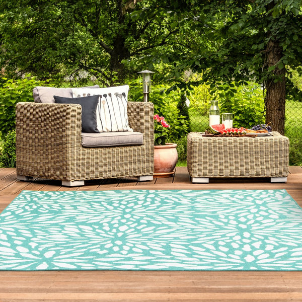 HomeRoots 5' Blue and Ivory Floral Area Rug – Stain Resistant, Durable Design for Indoor and Outdoor Spaces 5'3" x 7'6" 507088