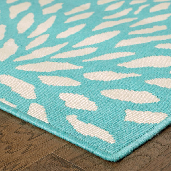 HomeRoots 5' Blue and Ivory Floral Area Rug – Stain Resistant, Durable Design for Indoor and Outdoor Spaces 8'6" x 13' 507091