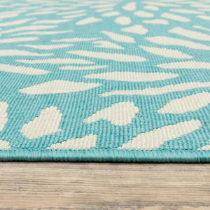 HomeRoots 5' Blue and Ivory Floral Area Rug – Stain Resistant, Durable Design for Indoor and Outdoor Spaces 8'6" x 13' 507091
