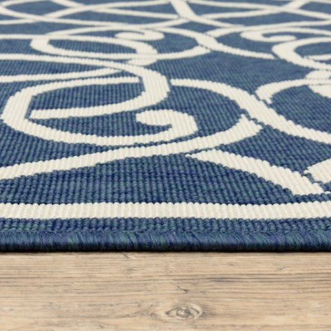 Homeroots 4' Blue And Ivory Geometric Stain Resistant Area Rug - Perfect For Indoor & Outdoor Spaces! 3'7" X 5'6" Polypropylene 507103