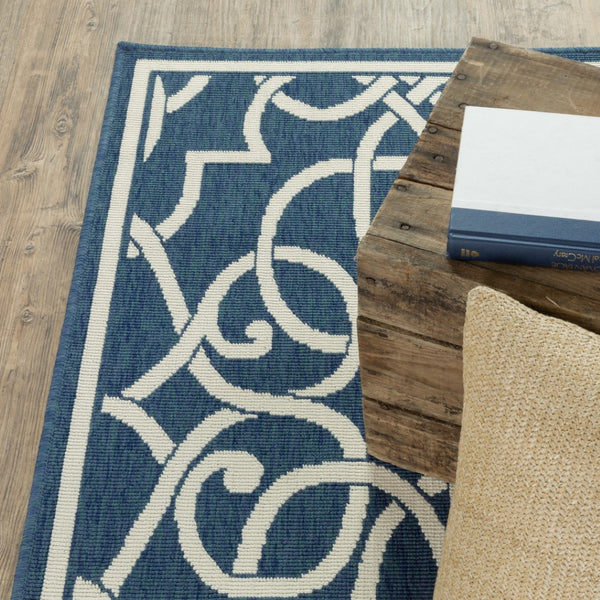 HomeRoots 5' Blue and Ivory Geometric Area Rug – Stain Resistant, Stylish Design for High-Traffic Spaces 5'3" x 7'6" 507104