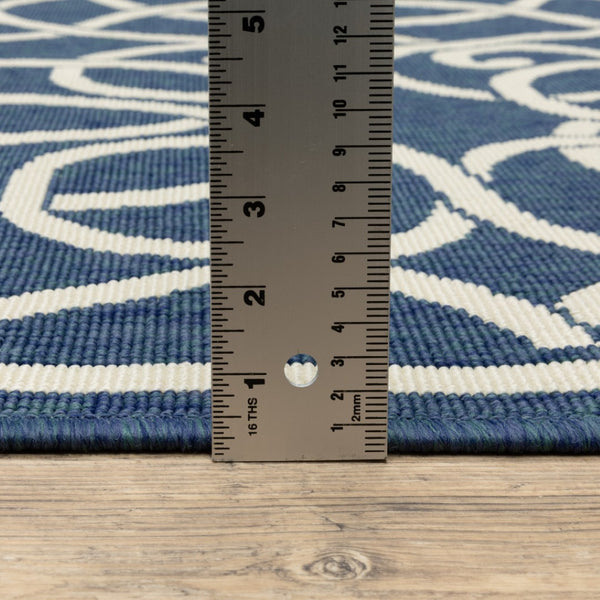 HomeRoots 5' Blue and Ivory Geometric Area Rug – Stain Resistant, Stylish Design for High-Traffic Spaces 7'10" Round 507108