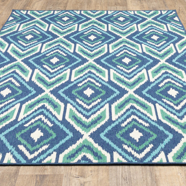 Homeroots 4' Blue And Ivory Geometric Area Rug - Stain Resistant Indoor/Outdoor Design For Kid & Pet Friendly Spaces 3'7" X 5'6" Polypropylene 507111