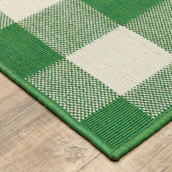 Homeroots 5' X 8' Green And Ivory Geometric Stain Resistant Indoor Outdoor Area Rug Green,Ivory Polypropylene 507120
