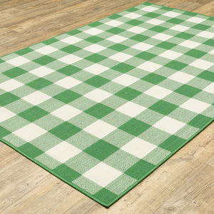 Homeroots 7' X 10' Green And Ivory Geometric Stain Resistant Indoor Outdoor Area Rug Green,Ivory Polypropylene 507121