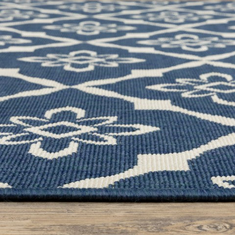 Homeroots 4' Blue And Ivory Floral Stain Resistant Area Rug – Perfect For Indoor & Outdoor Spaces, 4x6 Ft! 3'7" X 5'6" Polypropylene 507159