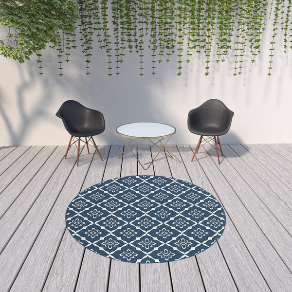 HomeRoots 5' Blue and Ivory Floral Area Rug - Stain Resistant, Durable Design for Indoor and Outdoor Spaces 7'10" Round 507164