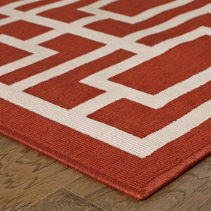 Homeroots 4' Red And Ivory Geometric Stain Resistant Area Rug - Stylish Indoor/Outdoor Rectangle Rug For Homes 3'7" X 5'6" Polypropylene 507191