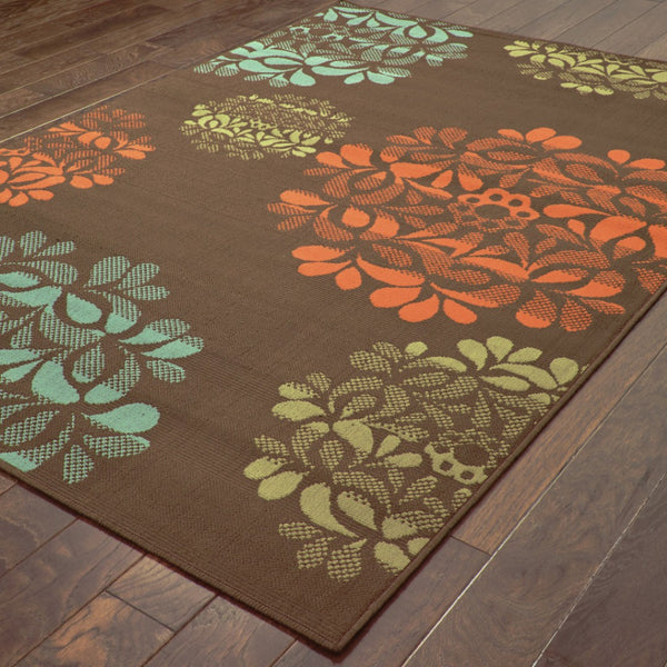 HomeRoots 7' Durable Brown Floral Stain-Resistant Indoor/Outdoor Area Rug for High-Traffic Family Spaces 6'7" x 9'6" 507238