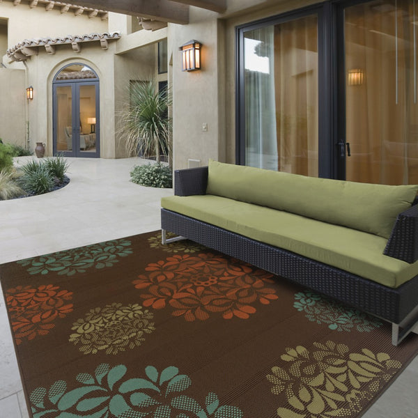 HomeRoots 7' Durable Brown Floral Stain-Resistant Indoor/Outdoor Area Rug for High-Traffic Family Spaces 6'7" x 9'6" 507238