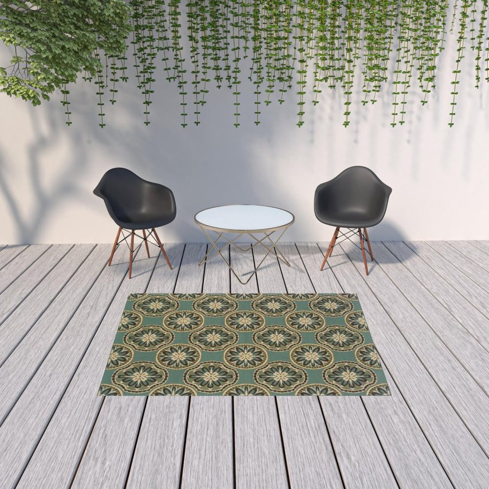 HomeRoots 7' Stylish Stain-Resistant Floral Area Rug for Indoor & Outdoor Use - Perfect for High-Traffic Spaces Blue/ Ivory 5'3" x 7'6" 507255