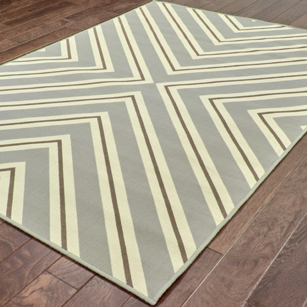 HomeRoots 9' Geometric Gray and Ivory Indoor-Outdoor Area Rug - Stain Resistant, Durable, Easy Maintenance Design 507330
