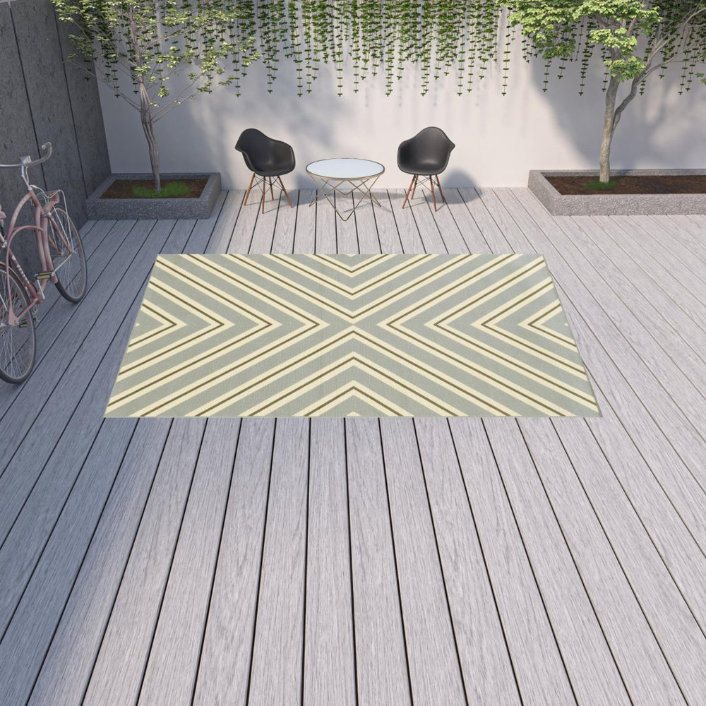 HomeRoots 9' Geometric Gray and Ivory Indoor-Outdoor Area Rug - Stain Resistant, Durable, Easy Maintenance Design 507330