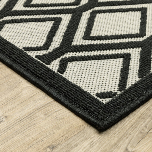 HomeRoots 5' Beige and Black Geometric Area Rug - Stain Resistant, Durable, Perfect for Indoor or Outdoor Use 5'3" x 7'3" 507484