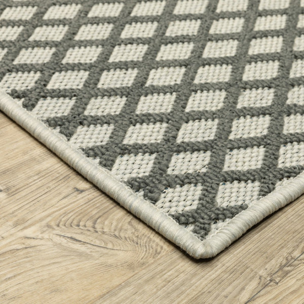 HomeRoots 5' Geometric Beige Area Rug – Durable, Stain Resistant Design for Indoor & Outdoor Spaces, Easy Care 6'7" x 9'2" 507491