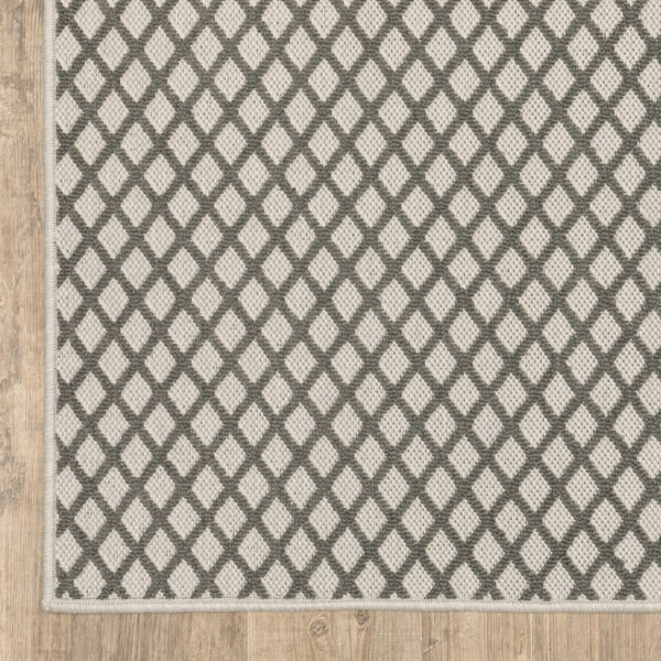 HomeRoots 5' Geometric Beige Area Rug – Durable, Stain Resistant Design for Indoor & Outdoor Spaces, Easy Care 7'10" x 10' 507492