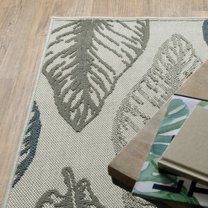 Homeroots 5' X 7' Beige Floral Stain Resistant Indoor Outdoor Area Rug  Polypropylene 507514