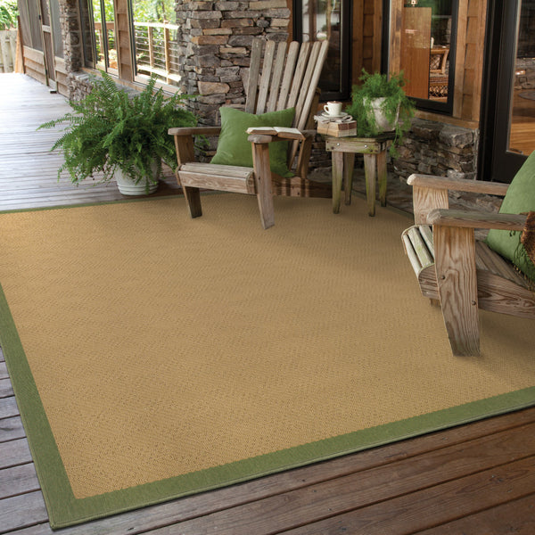 Homeroots 4' X 6' Beige Stain Resistant Area Rug - Perfect For Indoor/Outdoor Use, Stylish & Easy To Clean! Beige,Green Polypropylene 507610