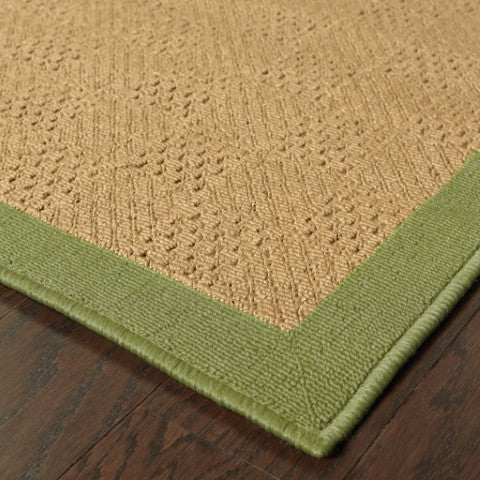 Homeroots 4' X 6' Beige Stain Resistant Area Rug - Perfect For Indoor/Outdoor Use, Stylish & Easy To Clean! Beige,Green Polypropylene 507610