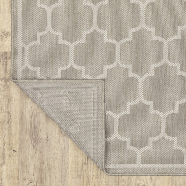 HomeRoots 7' Gray and Ivory Geometric Area Rug – Stain, Water, and Fade Resistant for Indoor & Outdoor Spaces 6'7" x 9'2" 507760