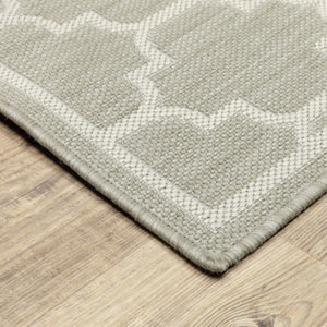 HomeRoots 7' Gray and Ivory Geometric Area Rug – Stain, Water, and Fade Resistant for Indoor & Outdoor Spaces 7'10" x 10' 507761