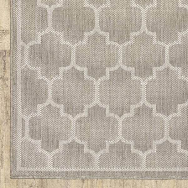 HomeRoots 7' Gray and Ivory Geometric Area Rug – Stain, Water, and Fade Resistant for Indoor & Outdoor Spaces 7'10" x 10' 507761
