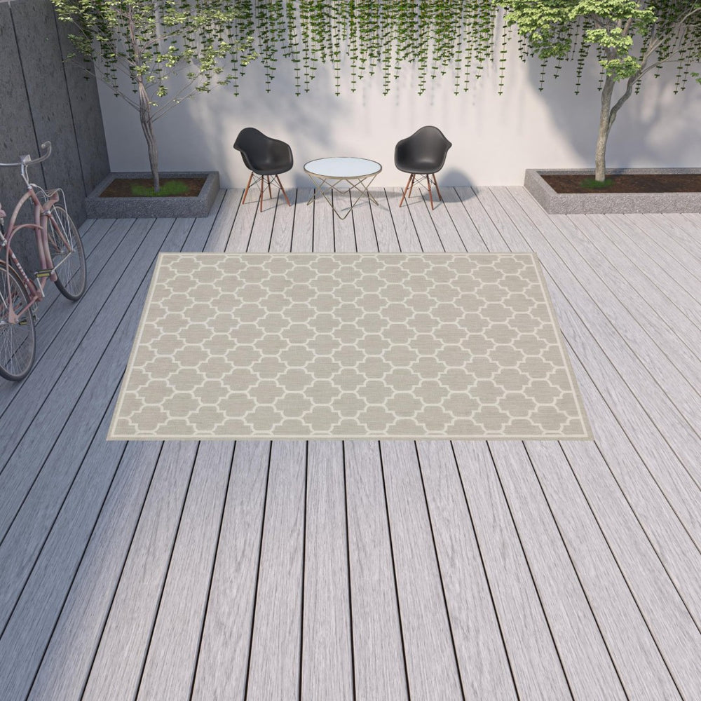 HomeRoots 7' Gray and Ivory Geometric Area Rug – Stain, Water, and Fade Resistant for Indoor & Outdoor Spaces 9'10" x 12'10" 507762