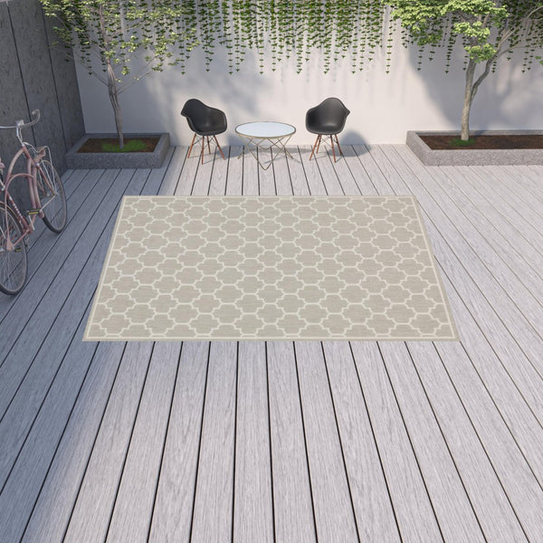 HomeRoots 7' Gray and Ivory Geometric Area Rug – Stain, Water, and Fade Resistant for Indoor & Outdoor Spaces 9'10" x 12'10" 507762