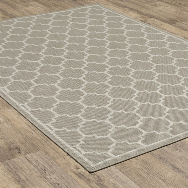 HomeRoots 7' Gray and Ivory Geometric Area Rug – Stain, Water, and Fade Resistant for Indoor & Outdoor Spaces 9'10" x 12'10" 507762