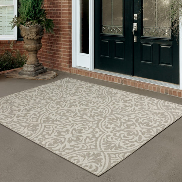 HomeRoots 7' Floral Gray and Ivory Area Rug - Stain-Resistant, Durable, Perfect for Indoor and Outdoor Spaces 9'10" x 12'10" 507768