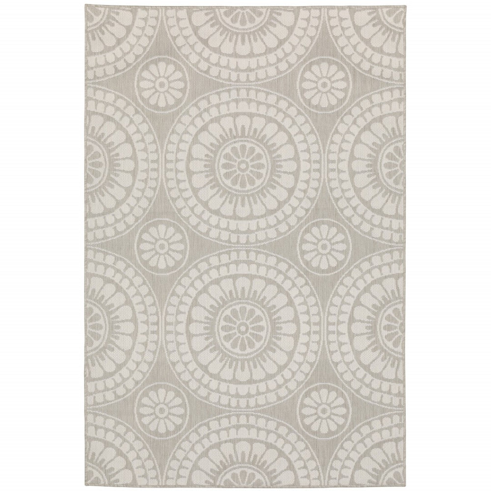 HomeRoots 7' Gray and Ivory Geometric Area Rug – Stain Resistant Indoor/Outdoor Rug for Modern Living Spaces 6'7" x 9'2" 507772