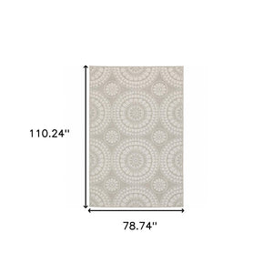 HomeRoots 7' Gray and Ivory Geometric Area Rug – Stain Resistant Indoor/Outdoor Rug for Modern Living Spaces 6'7" x 9'2" 507772
