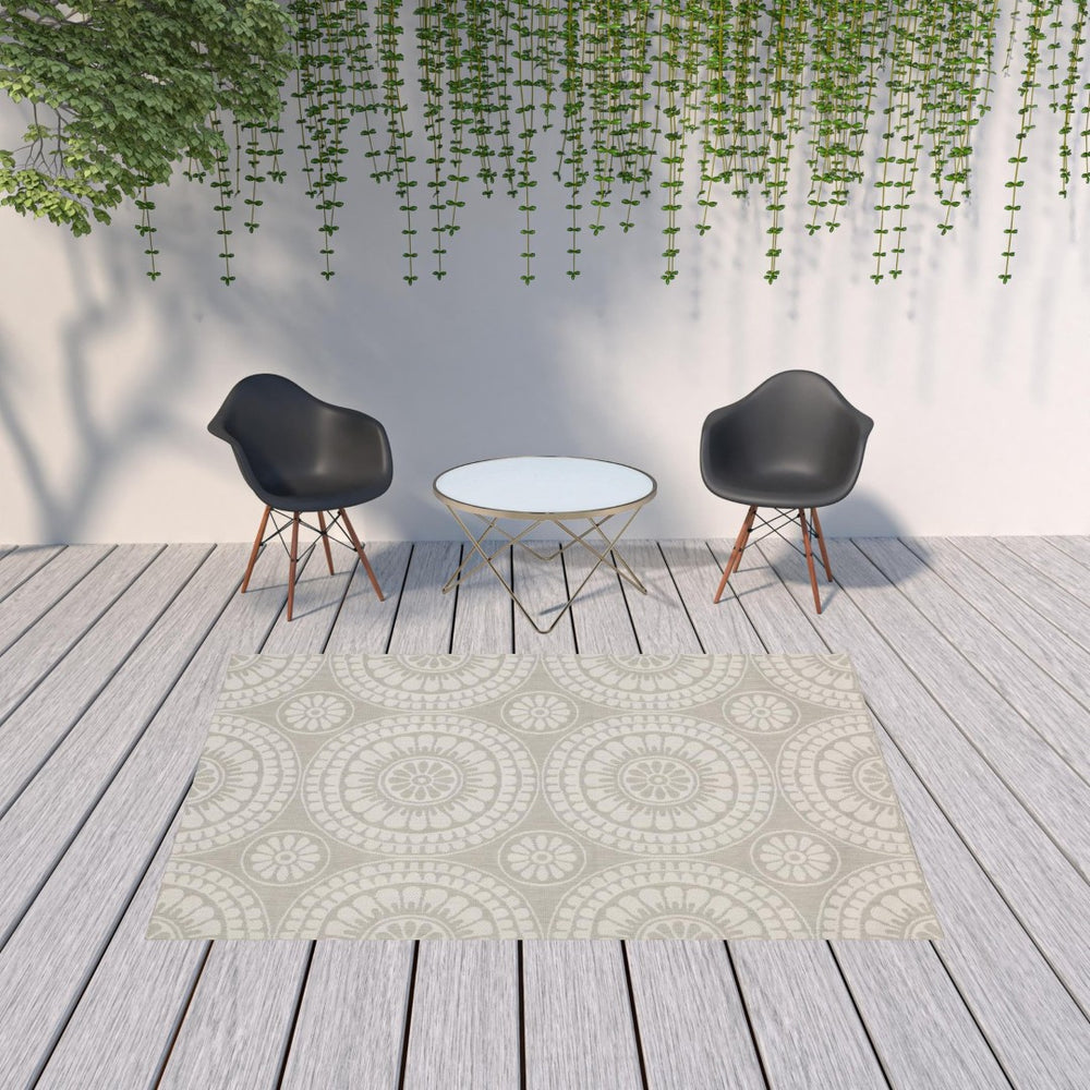 HomeRoots 7' Gray and Ivory Geometric Area Rug – Stain Resistant Indoor/Outdoor Rug for Modern Living Spaces 6'7" x 9'2" 507772
