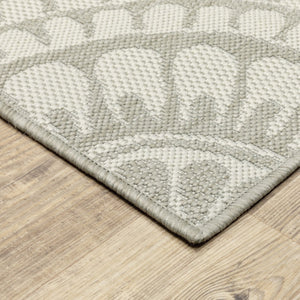 HomeRoots 7' Gray and Ivory Geometric Area Rug – Stain Resistant Indoor/Outdoor Rug for Modern Living Spaces 6'7" x 9'2" 507772