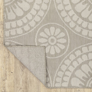 HomeRoots 7' Gray and Ivory Geometric Area Rug – Stain Resistant Indoor/Outdoor Rug for Modern Living Spaces 7'10" x 10' 507773