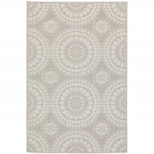HomeRoots 7' Gray and Ivory Geometric Area Rug – Stain Resistant Indoor/Outdoor Rug for Modern Living Spaces 9'10" x 12'10" 507774