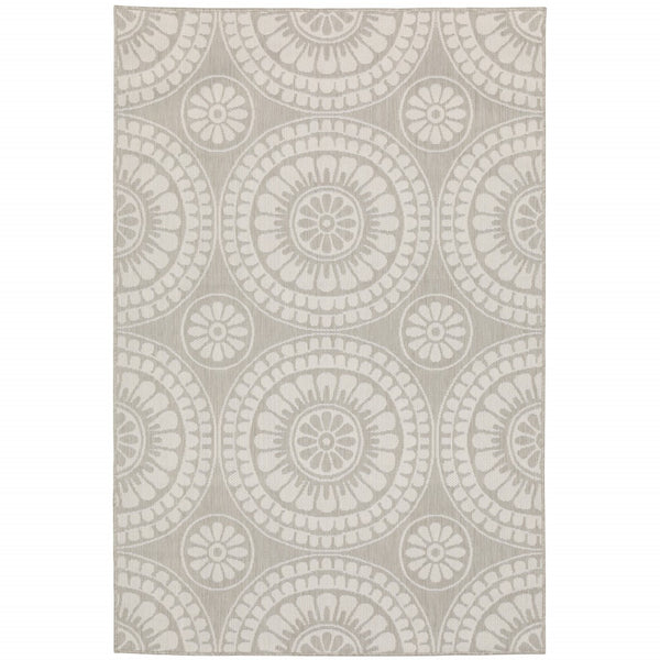 HomeRoots 7' Gray and Ivory Geometric Area Rug – Stain Resistant Indoor/Outdoor Rug for Modern Living Spaces 9'10" x 12'10" 507774