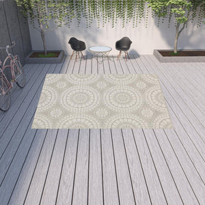 HomeRoots 7' Gray and Ivory Geometric Area Rug – Stain Resistant Indoor/Outdoor Rug for Modern Living Spaces 9'10" x 12'10" 507774