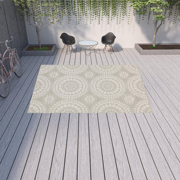 HomeRoots 7' Gray and Ivory Geometric Area Rug – Stain Resistant Indoor/Outdoor Rug for Modern Living Spaces 9'10" x 12'10" 507774
