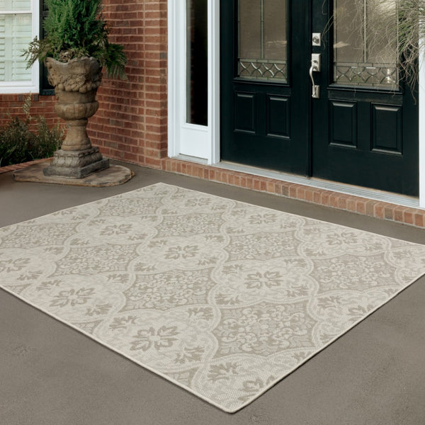 HomeRoots 7' Timeless Gray and Ivory Floral Area Rug - Stain Resistant for Indoor and Outdoor Elegance 6'7" x 9'2" 507778