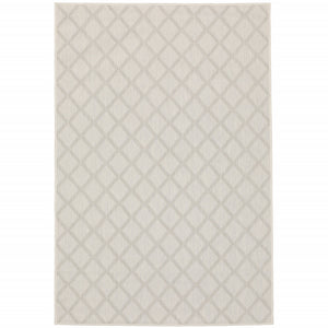 Homeroots 5' X 7' Gray And Ivory Geometric Stain Resistant Indoor Outdoor Area Rug  Polypropylene 507783