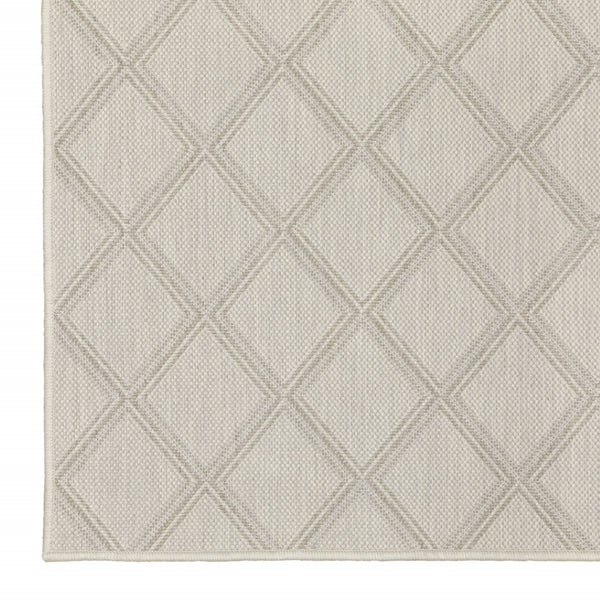 HomeRoots 7' Modern Geometric Gray and Ivory Area Rug - Stain Resistant Indoor Outdoor Design for Versatile Style 6'7" x 9'2" 507784