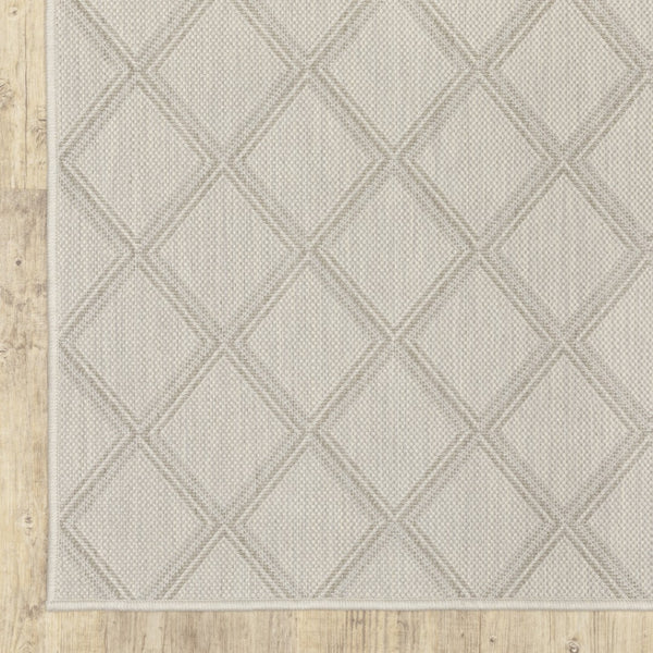 HomeRoots 7' Modern Geometric Gray and Ivory Area Rug - Stain Resistant Indoor Outdoor Design for Versatile Style 7'10" x 10' 507785