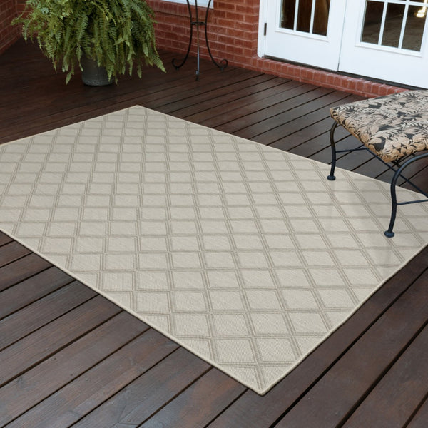 HomeRoots 7' Modern Geometric Gray and Ivory Area Rug - Stain Resistant Indoor Outdoor Design for Versatile Style 9'10" x 12'10" 507786
