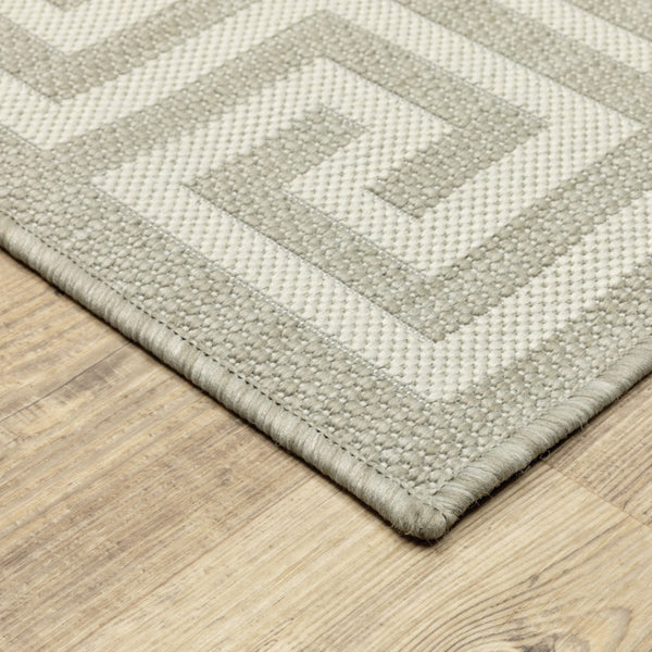 HomeRoots 7' Gray and Ivory Stain Resistant Area Rug - Stylish, Durable, Easy-Care Design for Indoor & Outdoor Use 9'10" x 12'10" 507792