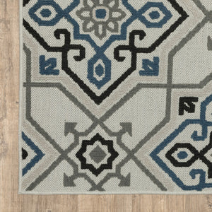 HomeRoots 5' Blue and Beige Oriental Area Rug - Stain Resistant, Indoor-Outdoor Design for Versatile Style 6'7" x 9'2" 507803