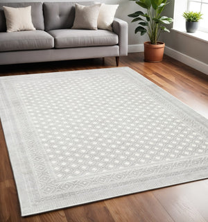 HomeRoots 2' Elegant White and Grey Oriental Power Loom Runner Rug – Stain Resistant, Durable and Stylish 5' X 8' 507934